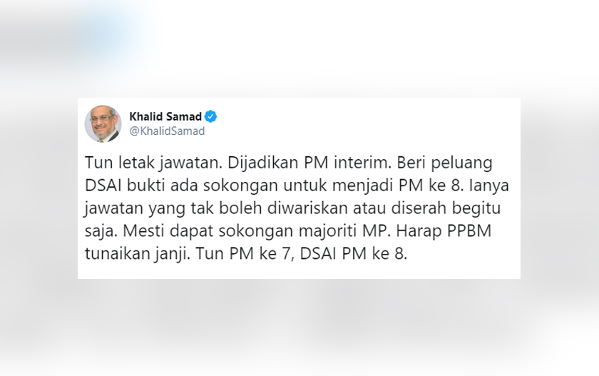Khalid dalam tweet terbaharu dilihat terus mendesak agar Dr Mahathir menyerahkan jawatan perdana menteri kepada Anwar. 