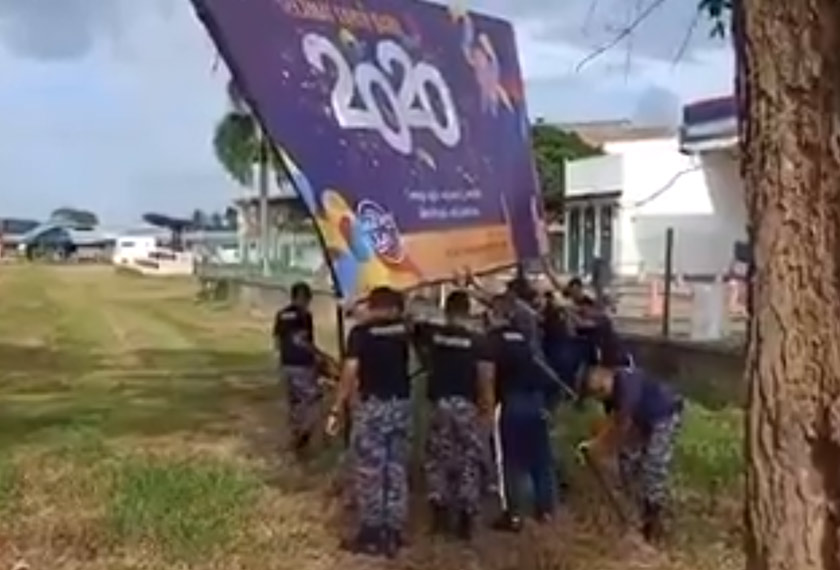 Billboard ucapan Selamat Tahun Baharu 2020 yang dirobohkan Majlis Perbandaran Kluang (MPK)