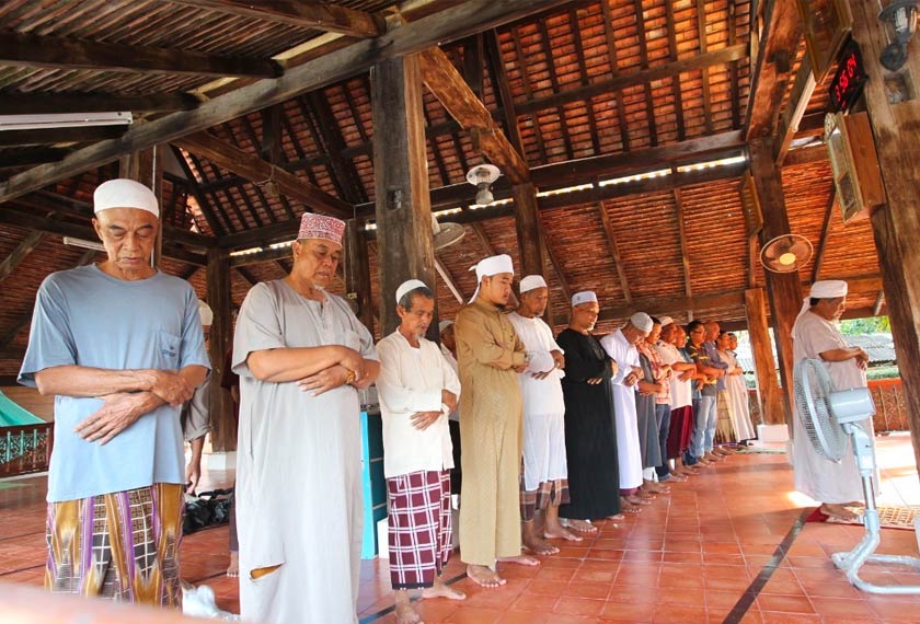 Pastinya ada rasa bimbang dengan ancaman ketika menjadi ketua di dalam solat jemaah atau menyampaikan dakwah, tetapi, ia tidak boleh dijadikan alasan untuk kita tunduk daripada menjalankan tanggungjawab sebagai seorang Muslim. Foto Ahmad Zakki Jilan