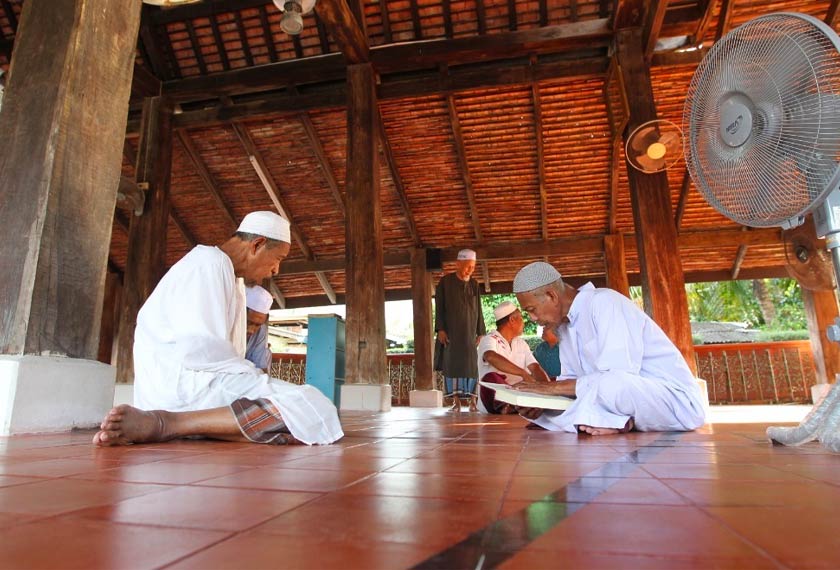 Penyampaian dakwah dilakukan setiap minggu menerusi khutbah Jumaat yang disediakan oleh pihak berkuasa agama. Foto Ahmad Zakki Jilan