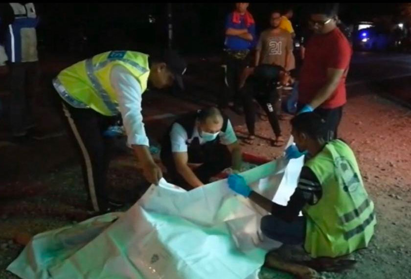 Kedua-dua mangsa maut di tempat kejadian akibat mengalami kecederaan parah di bahagian kepala dan dalaman badan. - Astro AWANI