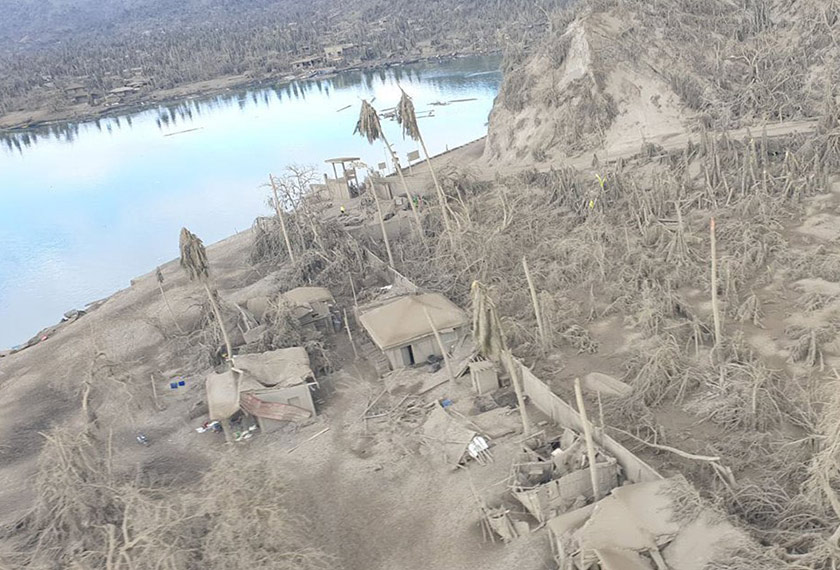  Kawasan sekitar Gunung Berapi Taal yang diseliputi debu volkanik. Foto Joint Task Group Taal of the Armed Forces of the Philippines/Ceritalah