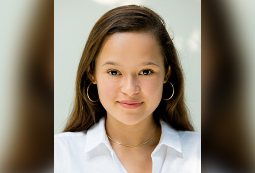 Melati dibesarkan di pulau Bali, yang mana dia berdepan dengan masalah pembuangan sisa plastik.