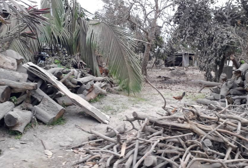 Lebih-lebih lagi apabila kebanyakan kawasan berdekatan gunung berapi itu terpaksa ditutup buat selama-lamanya menyebabkan penduduk dalam keadaan tergantung dan terpaksa menetap di pusat pemindahan sementara.
