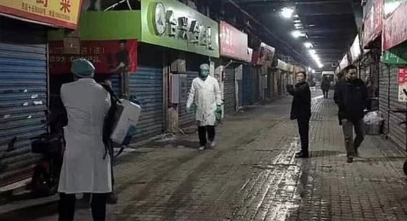 Keadaan sebuah jalan di Wuhan yang lenggang selepas dilanda wabak koronavirus ketika ini.