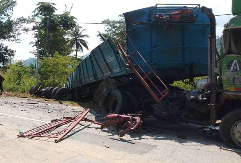 Tinjauan mendapati keadaan di lokasi kemalangan berselerakan dengan serpihan badan lori yang bertaburan di atas jalan. - Foto Astro AWANI