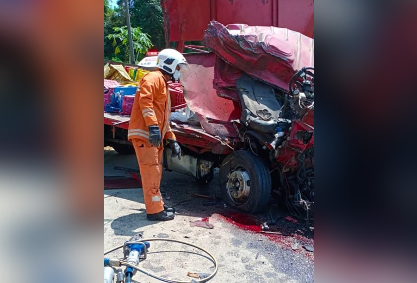 Pemandi lori meninggal dunia di tempat kejadian akibat tersepit di tempat duduk pemandu. - Foto Astro AWANI