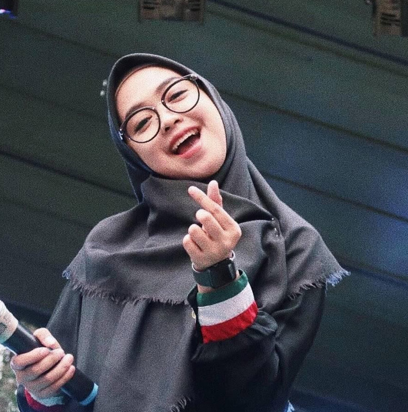 Ria memiliki 21.4 juta pelanggan dan telah meraih 3 bilion tontonan bagi 50 bulan siaran. - Gambar FB Ria Ricis