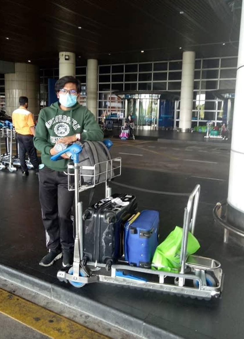 Ahmad Ashraff Haiqal Ahmad Zakki, pelajar perubatan VSMU antara 132 warga Malaysia dari Rusia yang selamat tiba di tanah air dan akan menjalani kuarantin di rumah selama 14 hari. - Foto Astro AWANI 