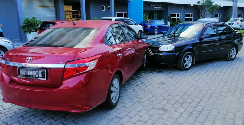 Rempuhan itu menyebabkan lima buah kenderaan mengalami kerosakan. - Foto PDRM