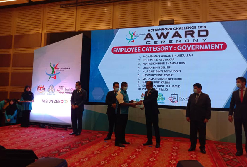 Sesi penyampaian hadiah kepada para pemenang Activ@Work Challenge 2019.