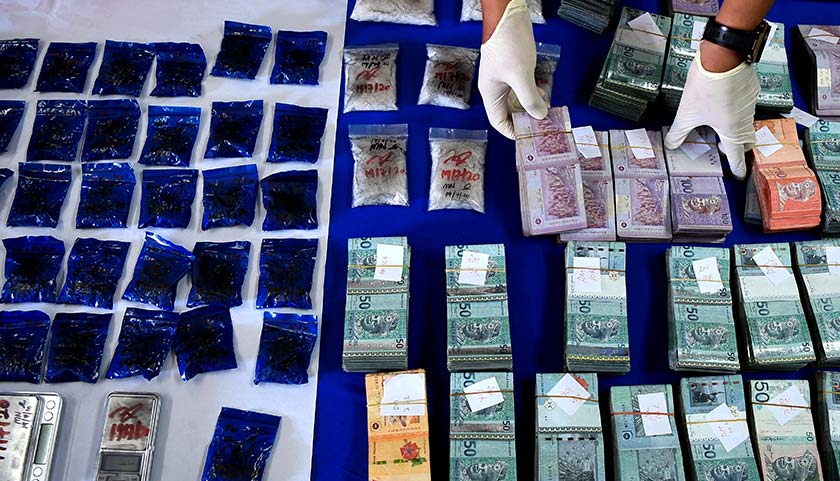 Antara dadah dan wang tunai milik sindiket yang dirampas oleh Polis pada sidang media oleh Ketua Polis Terengganu, Datuk Roslee Chik di Ibu Pejabat Polis Daerah Kemaman, 20 Julai, 2020. --fotoBERNAMA