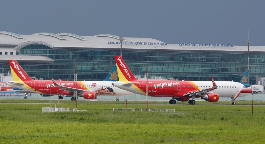 Vietjet aircraft prepare to take off at Tan Son Nhat airport in Ho Chi Minh city, Vietnam, August 19, 2018. Picture taken August 19, 2018 - REUTERS/Kham