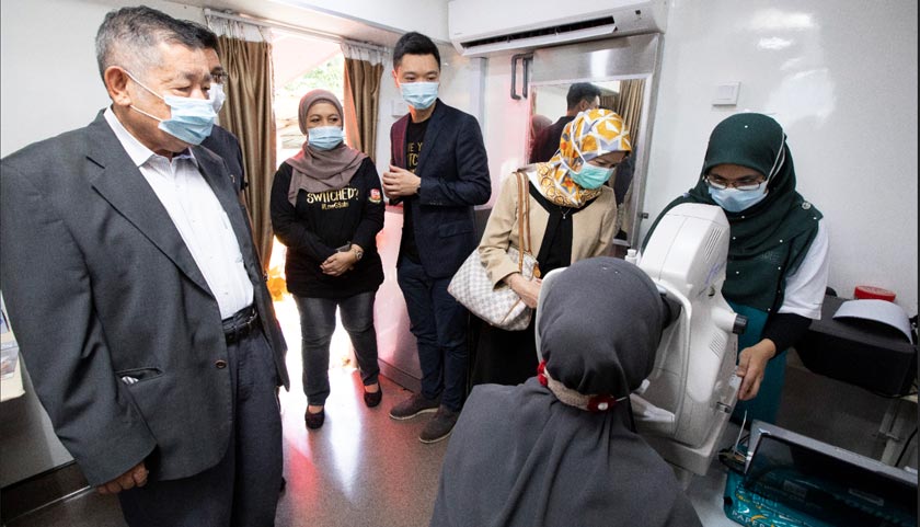 ‘Roadshow’ klinik bergerak ini akan diadakan di kawasan bandar dan luar bandar yang turut menyediakan perkhidmatan kesihatan kepada orang awam.