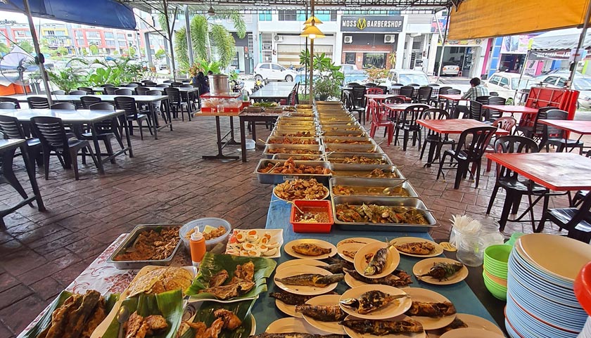 Hidangan makanan tengah hari tidak habis dijual 