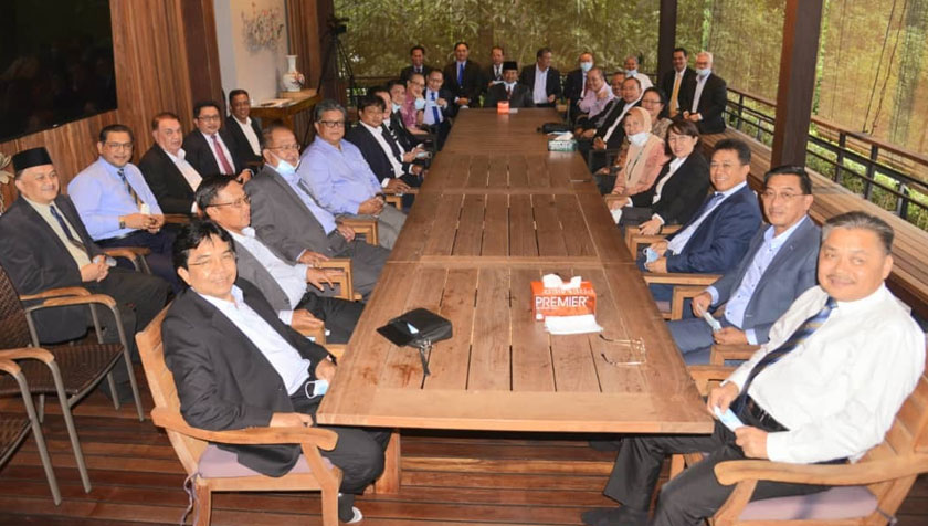 Kesemua mereka dilaporkan bermesyuarat di kediaman Musa di Kota Kinabalu.