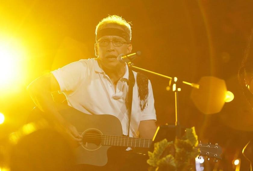 Iwan Fals ketika ditahan sudah popular sebagai penyanyi anti rejim Suharto, dan sudah menerbitkan empat album yang naratif muziknya sudah menampakkan aspirasi revolusi awam. - Gambar FB Iwan Fals