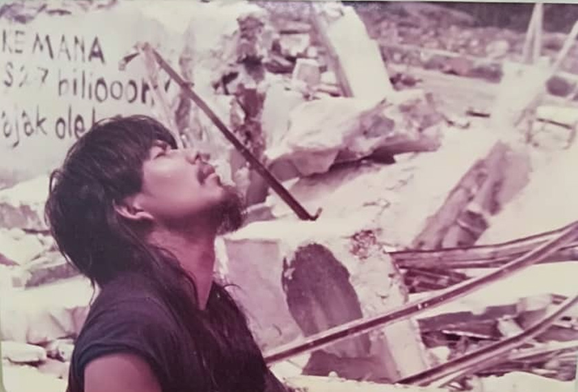 M.Nasir memegang watak utama dalam filem Kembara Seniman Jalanan arahan Nasir Jani. - Gambar Ihsan Nasir Jani