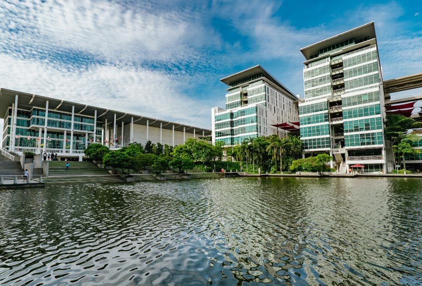  Taylor’s University kini setaraf universiti-universiti terbaik di dunia setelah menduduki tangga ke-379 secara global bagi senarai siri QS World University Ranking 2021.