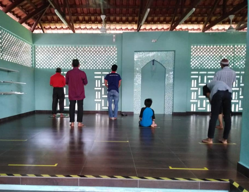 Pelanggan lebuhraya kini dibenarkan untuk menunaikan solat di surau-surau yang terletak di R&R arah utara dan selatan. 