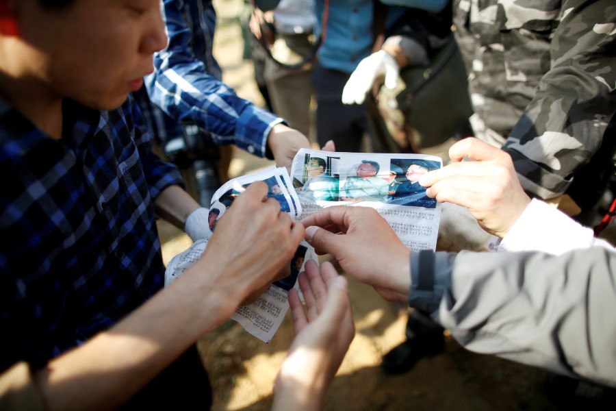 Park Sang-hak, a North Korean defector and leader of an anti-North Korea civic group, shows leaflets denouncing North Korean leader Kim Jong Un to the media, near the demilitarized zone in Paju, South Korea, April 29, 2016. REUTERS/Kim Hong-Ji