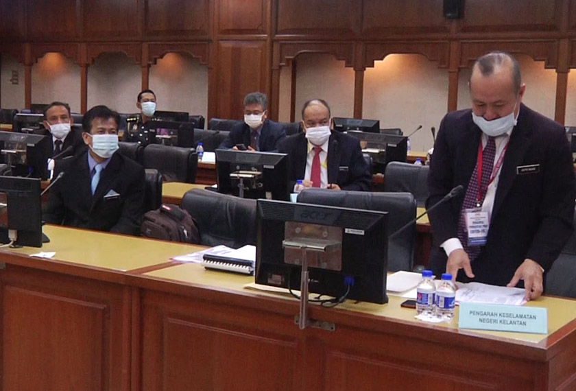 Zaini (depan kiri) ketika menghadiri Mesyuarat JKKN Khas di Kota Darul Naim pada Isnin. - Astro AWANI