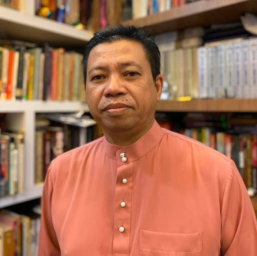 Mohd Khair mengambil langkah transfomasi untuk memastikan kelangsungan budaya membaca dan jualan buku terus hidup dan disesuaikan dengan ekosistem berasaskan normal baharu. - Gambar FB Mohd Khair