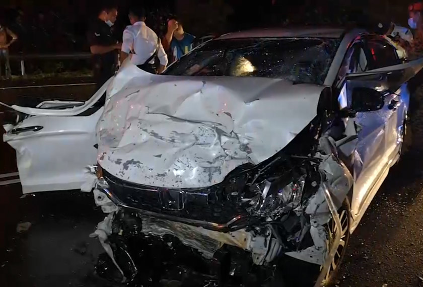 Keadaan kereta mangsa yang remuk akibat kemalangan di Puncak Alam. Gambar Astro AWANI