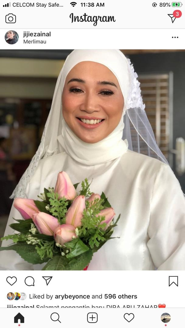 Dira atau nama sebenarnya, Khaidhiriah, 36, disatukan dengan Syfik, 46, yang juga seorang ahli perniagaan dalam majlis akad nikah di Masjid Al Azim, Melaka sekitar pukul 10.30 pagi.