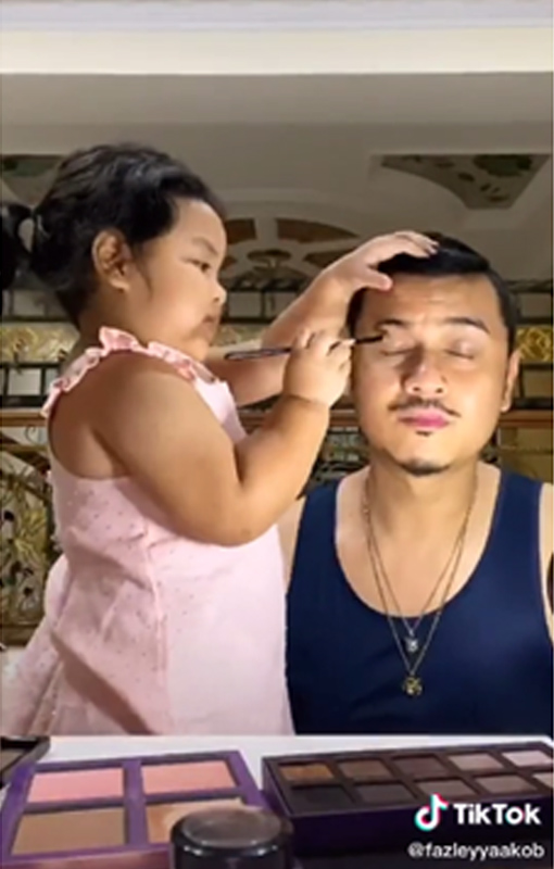 Sempena Hari Bapa yang diraikan pada Ahad, media sosial mula dibanjiri ucapan untuk bapa, ayah, abah, daddy, papa, abi sejak tengah malam tadi.