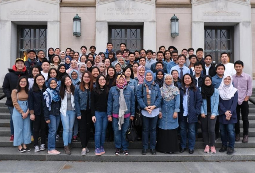 Pemimpin PETRONAS bersama para pelajar PESP di sebuah sesi perjumpaan di United States pada tahun 2019.