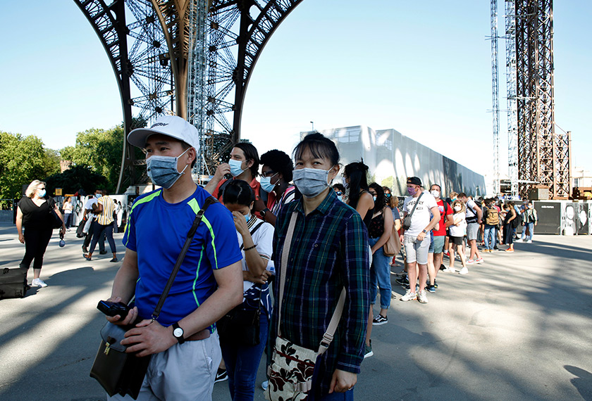 mercu tanda dengan ketingga 324 meter dijangka tidak akan menerima kunjungan pelancong asing dalam masa terdekat susulan beberapa sekatan masih dilaksanakan di negara itu. Foto: AP