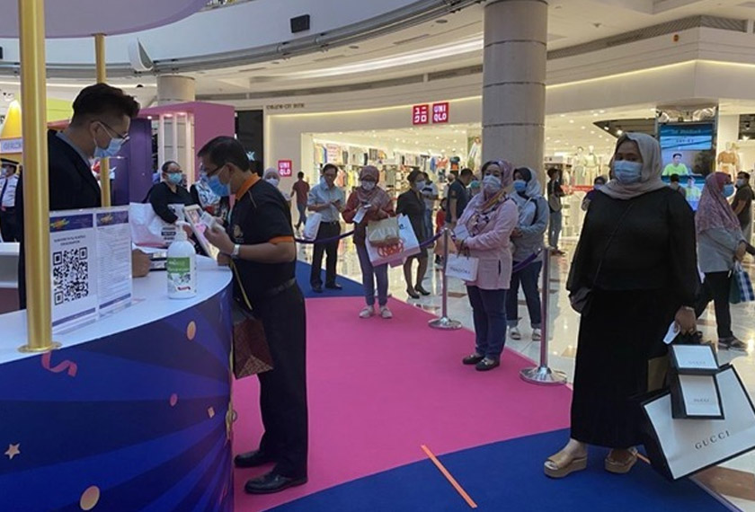 Kempen cabutan Golden Ticket menjadi tarikan terbaharu ketika membeli-belah di Suria KLCC.