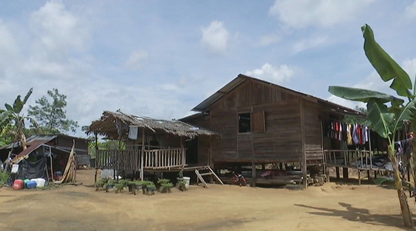 Rumah masyarakat orang asli di Kampung Tasik Mentiga, Tanah Puteh dan Binjai yang memerlukan kemudahan asas. Gambar: Astro Awani