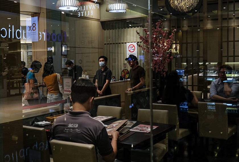 Kajian itu menunjukkan, sejak Mei lalu hanya 12 peratus responden menyatakan kesediaan mereka untuk makan di luar. - Foto Astro AWANI / SHAHIR OMAR