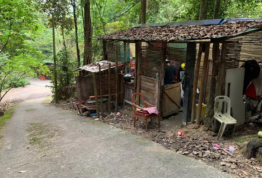 Pondok kecil ini diibaratkan To'ki seperti syurga buat dia dan isteri. - Gambar Astro AWANI