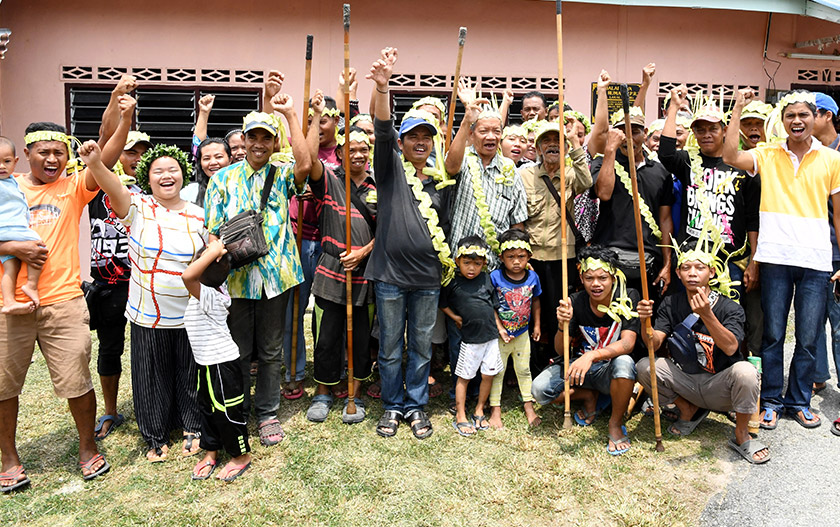 Semua pihak termasuk agensi kerajaan harus berganding bahu menyelamatkan alam sekitar dan warisannya daripada kerakusan pihak tidak bertanggungjawab, demi generasi akan datang. - Bernama