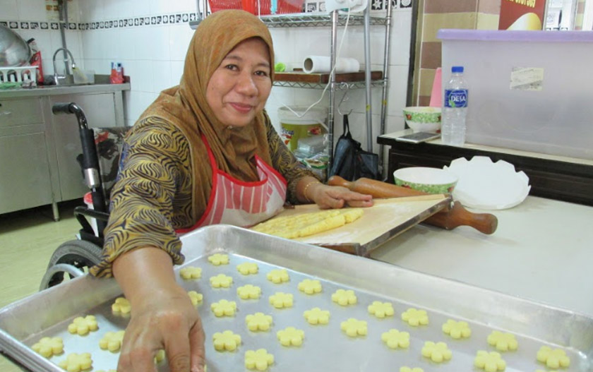 Hari demi hari, perniagaannya semakin berkembang dan segala penat lelah yang dilaluinya akhirnya membuahkan hasil. 