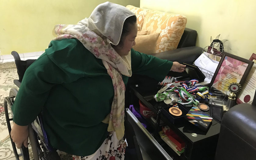 Azila juga mula berkecimpung dalam sukan ping pong beberapa tahun yang lepas.