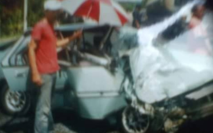 Kemalangan yang hampir meragut nyawanya itu telah menyebabkan kakinya patah empat bahagian.