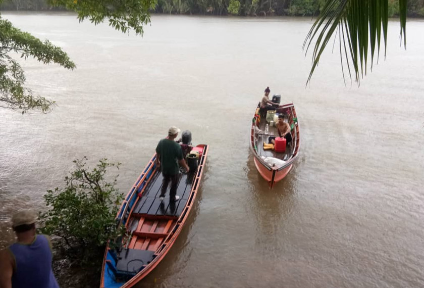Pegawai Bomba dan Penyelamat  memulakan operasi SAR di sungai Mekam