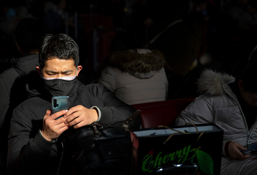 Sentuhan yang tidak perlu antara manusia malah dengan sembarangan objek adalah ditegah ketika ini.