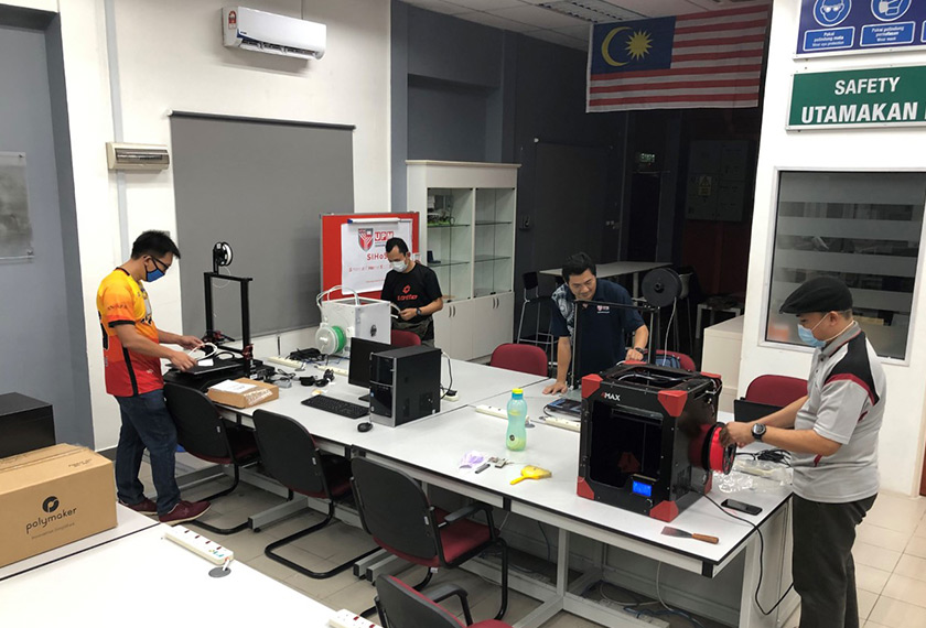 30 ahli kumpulan pakar dan sukarelawan UPM yang  diterajui oleh ‘Putra Makers Space UPM’ berpusat di Fakulti Kejuruteraan, terdiri daripada 19 ahli Fakulti Kejuruteraan, enam ahli Longe Medikal Sdn. Bhd - Putra Science Park dan lima ahli Fakulti Rekabentuk dan Seni Bina dengan kerjasama tiga makmal UPM. - Foto UPM