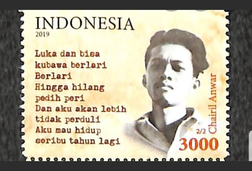 Chairil juga dilihat aneh kerana puisi-puisinya sangat bernada pemberontakan. Malah, obses pada kematian, berwatak individualistik dan cenderung pada eksistensialisme.