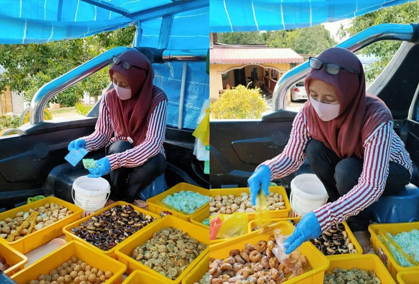 Antara kuih-muih yang dijual Roslina Saad pada harga sekupang (10 sen). - Gambar Astro AWANI