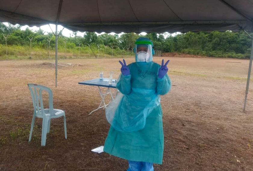 Selang beberapa hari selepas kematian anaknya, Siti Roha cekal meneruskan amanah sebagai petugas barisan hadapan menentang COVID-19. - Foto Siti Roha