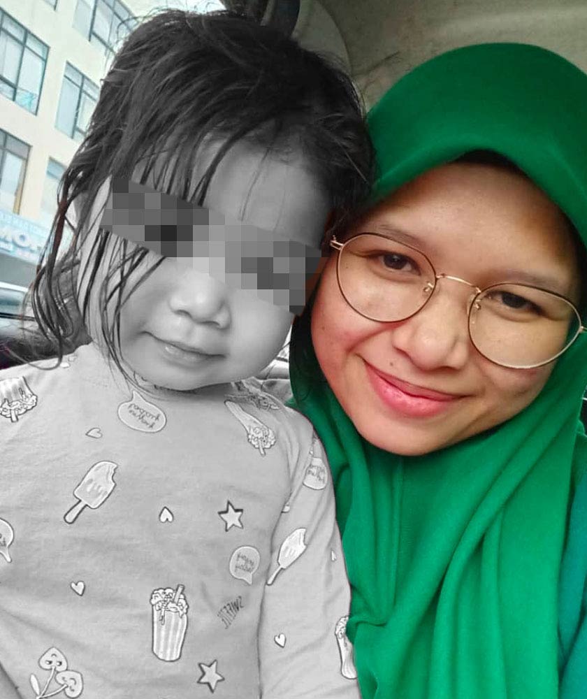 Antara kenangan yang disimpan Siti Roha bersama anak keduanya. - Foto Siti Roha