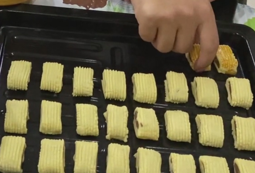 Biskut yang dihasilkan Mohamed Aiman menggunakan resepi turun temurun keluarga. -Gambar Astro AWANI