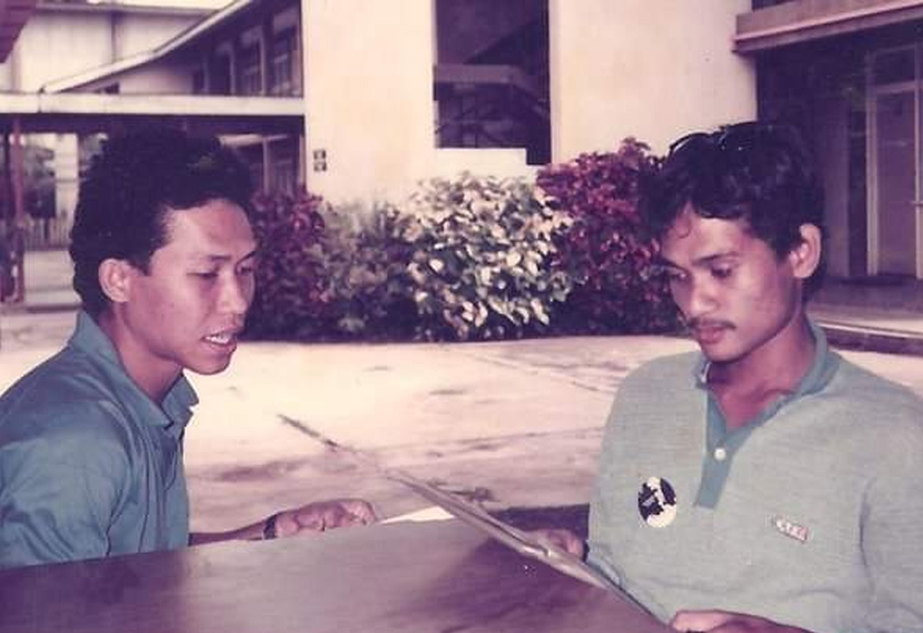 Rahimidin menulis sesuatu yang dia cintai. Bukan sekadar idea untuk menjadi penyair.