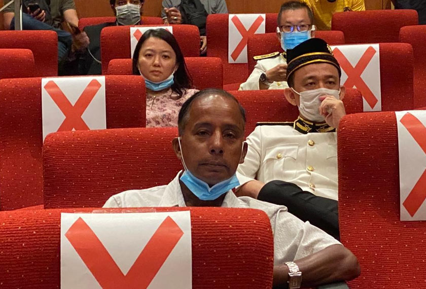 Beberapa Ahli Parlimen pembangkang dilihat hadir sama pada sidang media tersebut. - Foto Astro AWANI